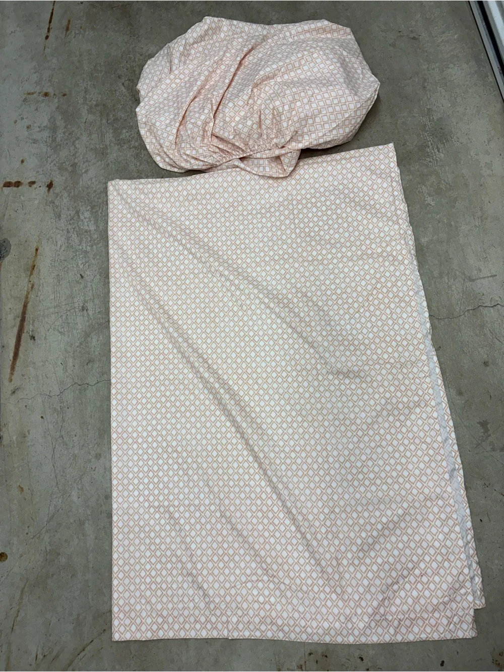 Twin Sheet Set 2-Piece White/Peach Geometric Rectangular Bedroom Bedding